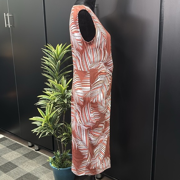 Liz Claiborne Mahogany Palms sleeveless,ruched front,slit hem,stretch, soft - Picture 6 of 11